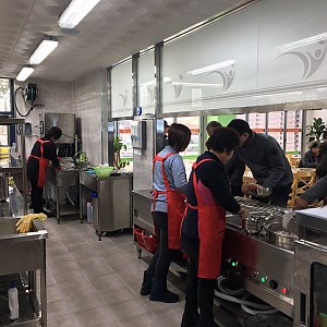 여성단체회장단 식당 보조 활동